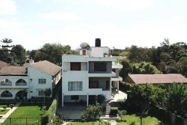 تختخواب و صبحانه Arusha Serene Mansion