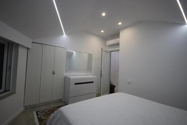 Aparthotel Metaj House