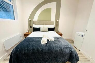 Пансион Brand New En Suite, Super Location