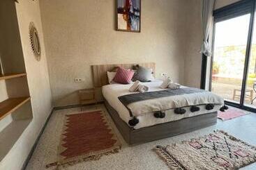 بنسيون The Ocean Surf Villa