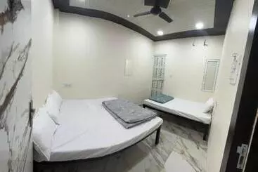 Goroomgo Hotel Winter Ujjain
