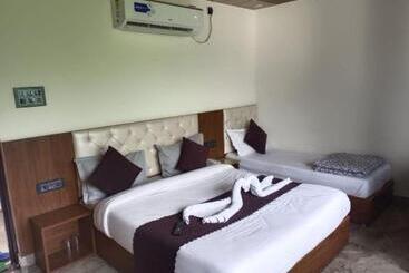 בית מלון כפרי U V