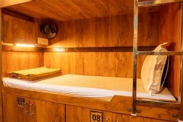 ユースホステル Heraa Dormitory