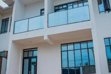 پانسیون Legacy Homes