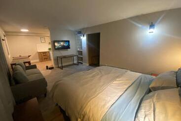 پانسیون Newly Renovated 1br1ba With Asian Style Tea Room