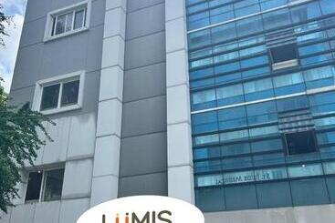هتل Lumis Studio Apartment
