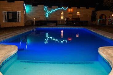 Пансион The White Castle