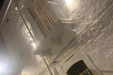 تختخواب و صبحانه Hostuni