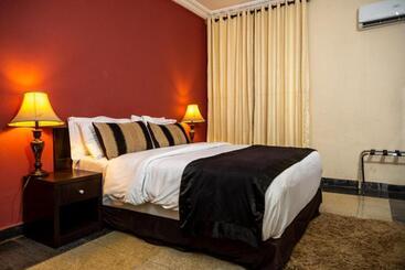 Broadfield Hotels Apo Residence