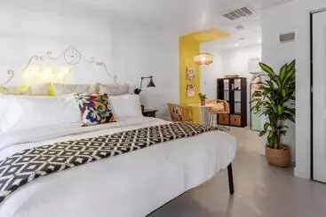 Hotelli Downtown Palm Springs Sunny Poolside Suite