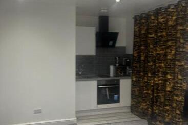 Pensión Spacious Self Contained Studio