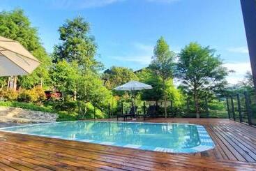 تختخواب و صبحانه Kilar Mountain Villa