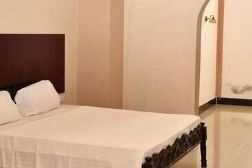 هتل L A Bendera S Beach