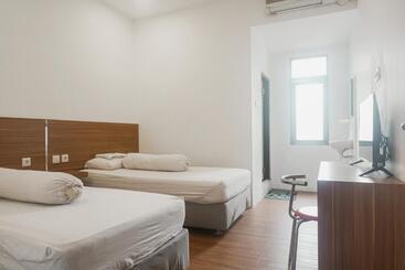 בית מלון כפרי Surya Abadi Guest House Syariah