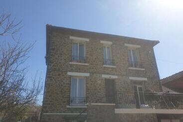 Pensão Maison Meublée Proche Des Jo Et Grande Fan Zone