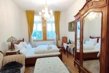 تختخواب و صبحانه Unik Villa Kurz Urlaub Mit Veranda Und Balkon