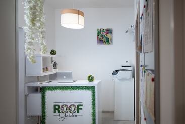 تختخواب و صبحانه Roof Garden