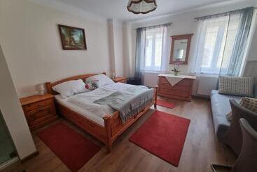 호스텔 Gasthof Weidenauer Gabi S Café