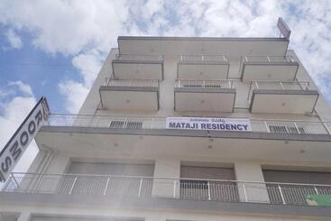 Hotel Oyo Mataji Residency