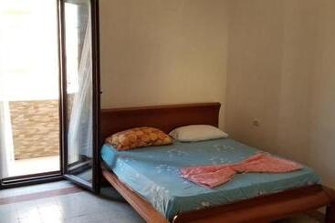 پانسیون Port Side Rooms