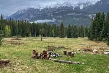 Hotelli Rustic Beaverfoot Lodge Room N5