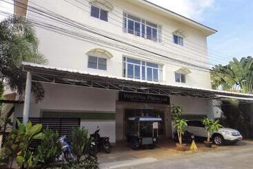 Hotelli Warina Place