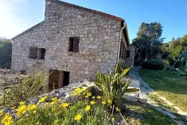 Aamiaismajoitus (B&B) Domaine Cardu