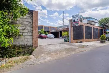 Hotelli Super Oyo 3846 Rumah Prambanan