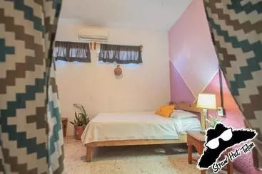 Straw Hat Hostel & Rooftop Bar