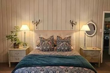 تختخواب و صبحانه Whiteacres
