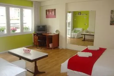 Albergue Guest Rooms Colours