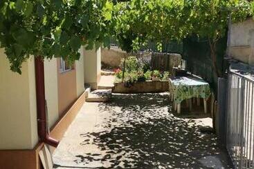 Pensión Villa Daniel Irena Pestani