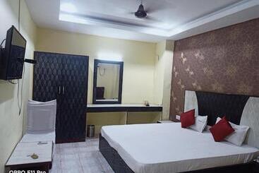 هتل Ambassador Inn