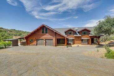 Mökkimajoitus Alpine Cabin W/ Pool & Hot Tub Access On 27 Acres!