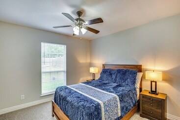 Kır Evi Grand Prairie Group Getaway: Pets Welcome!