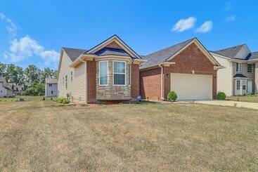 Hus på landet Michigan Home W/ Yard, 3 Mi To Detroit Airport