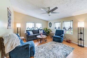 קוטג'' Peaceful Mcewen Home W/ Spacious Yard!