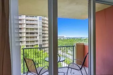 هتل آپارتمان Serene Cozy Retreat With Balcony Free Parking