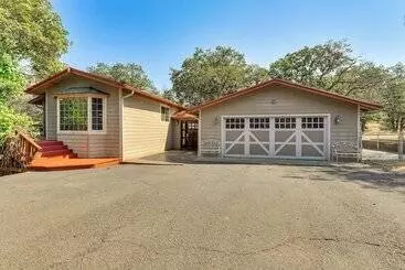 Mökkimajoitus 8 Mi To Jacksonville: Oregon Getaway W/ Deck!