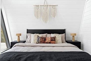 Treehouse Fredericksburg Romantic Hottub Ev