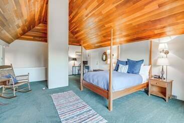 Сельский дом Langley Forest Cabin W/ Grill < 2 Mi To Downtown!