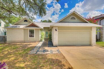 Hus på landet Lovely Austin Home W/ Deck & Greenbelt Access!