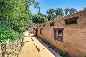 Mökkimajoitus Montecito Adobe Home W/ Ridge & City Skyline View