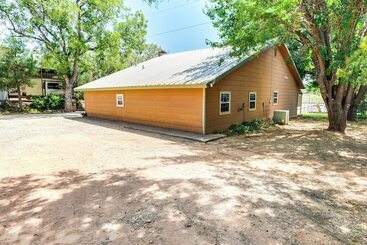 Casa Rural Sweetwater Lake House W/ Covered Patio!