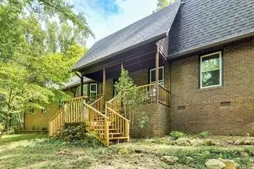 Mökkimajoitus Woodsy Concord Retreat ~ 11 Mi To Nascar!