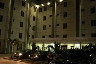 Elegant Hotel & Suites By City Green