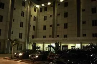 Elegant Hotel & Suites By City Green