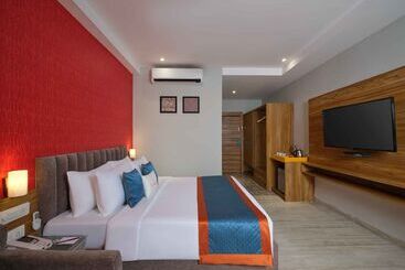 Отель Zone Connect By The Park Indore