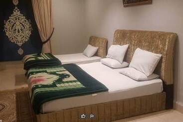 هتل Decent Lodges