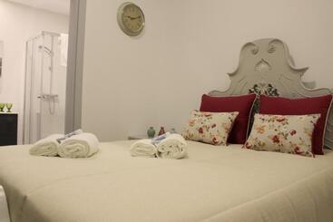 تختخواب و صبحانه Charme E Alegria